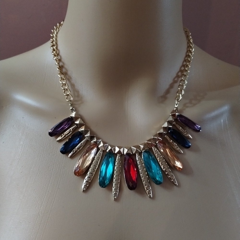 Beautiful women's multi colored becklace
